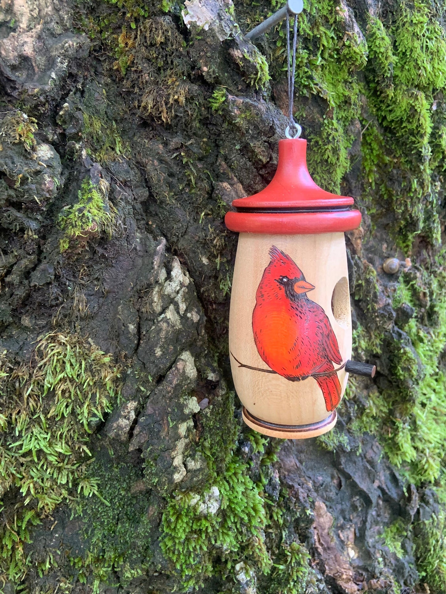 Handmade Cardinal Birdhouse for Humminbirds: Wooden Bird Art, Personalizable Gift